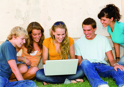 休假石像！人和派红人RNG女足在巴伦西亚